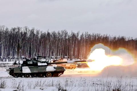 Aus Slowenien könnte die Ukraine mit T-72-Panzern russischer Bauart (hier ein Archivbild) unterstützt werden. Deutschland könnte Slowenien dafür mit Panzern vom Typ Leopard-2, Marder oder Puma entschädigen.