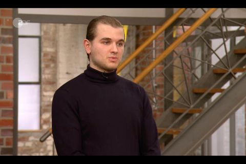 Student Michael Podgorski steht im Studio von Bares für Rares in Pulheim