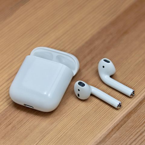 Airpods Pro unter Schwarzlicht