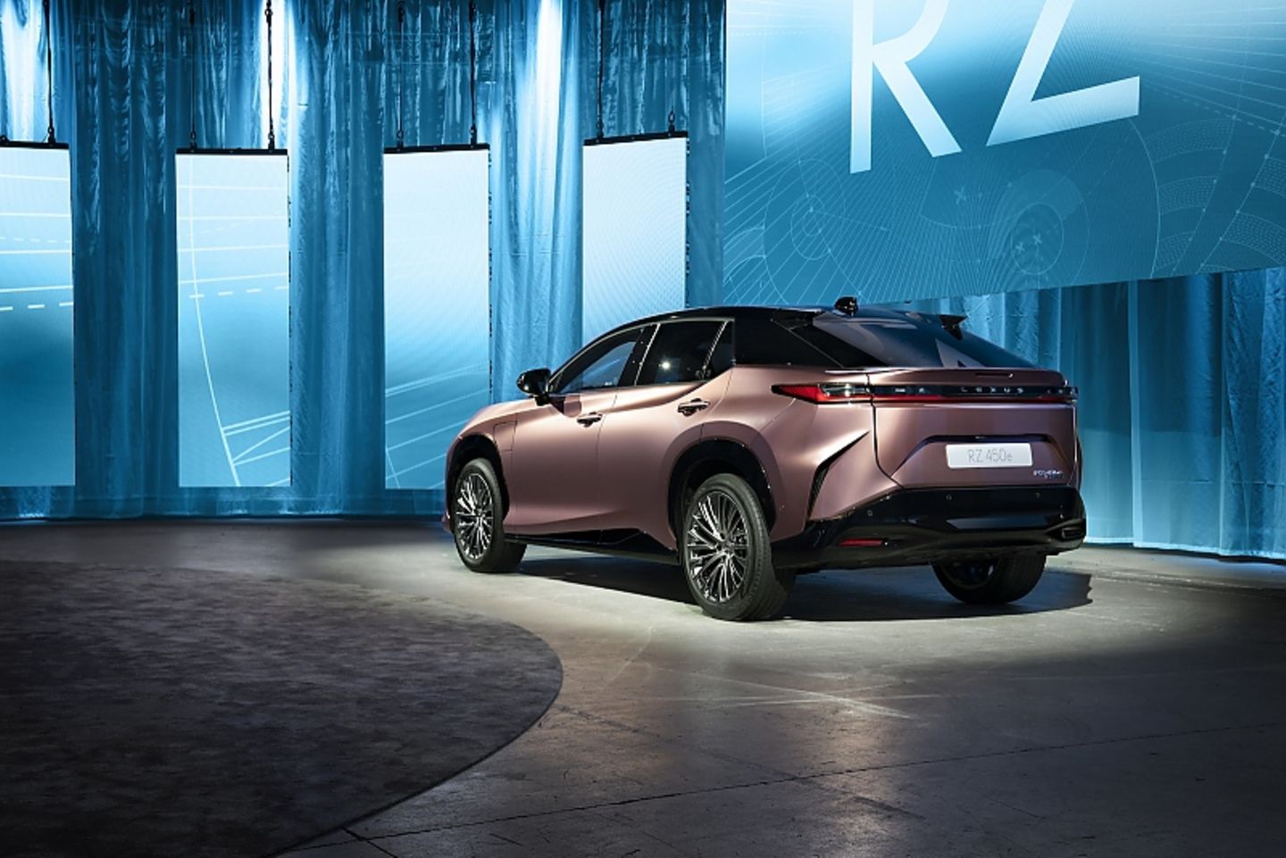 Lexus RZ 450e