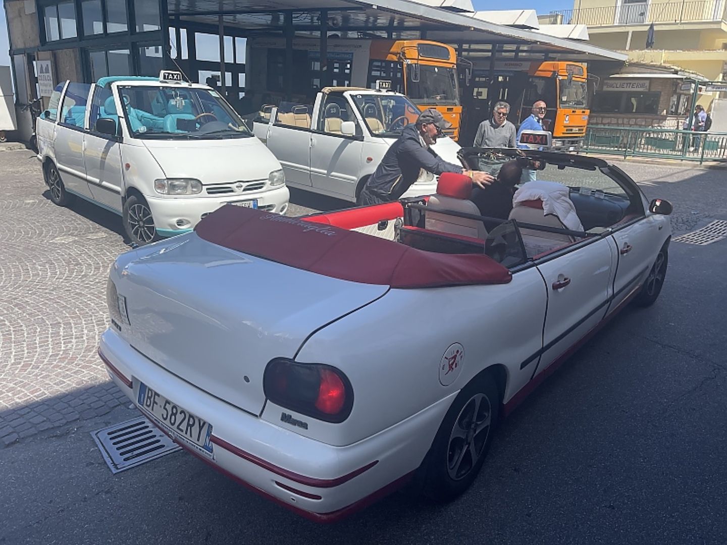 Autos auf Capri 2022