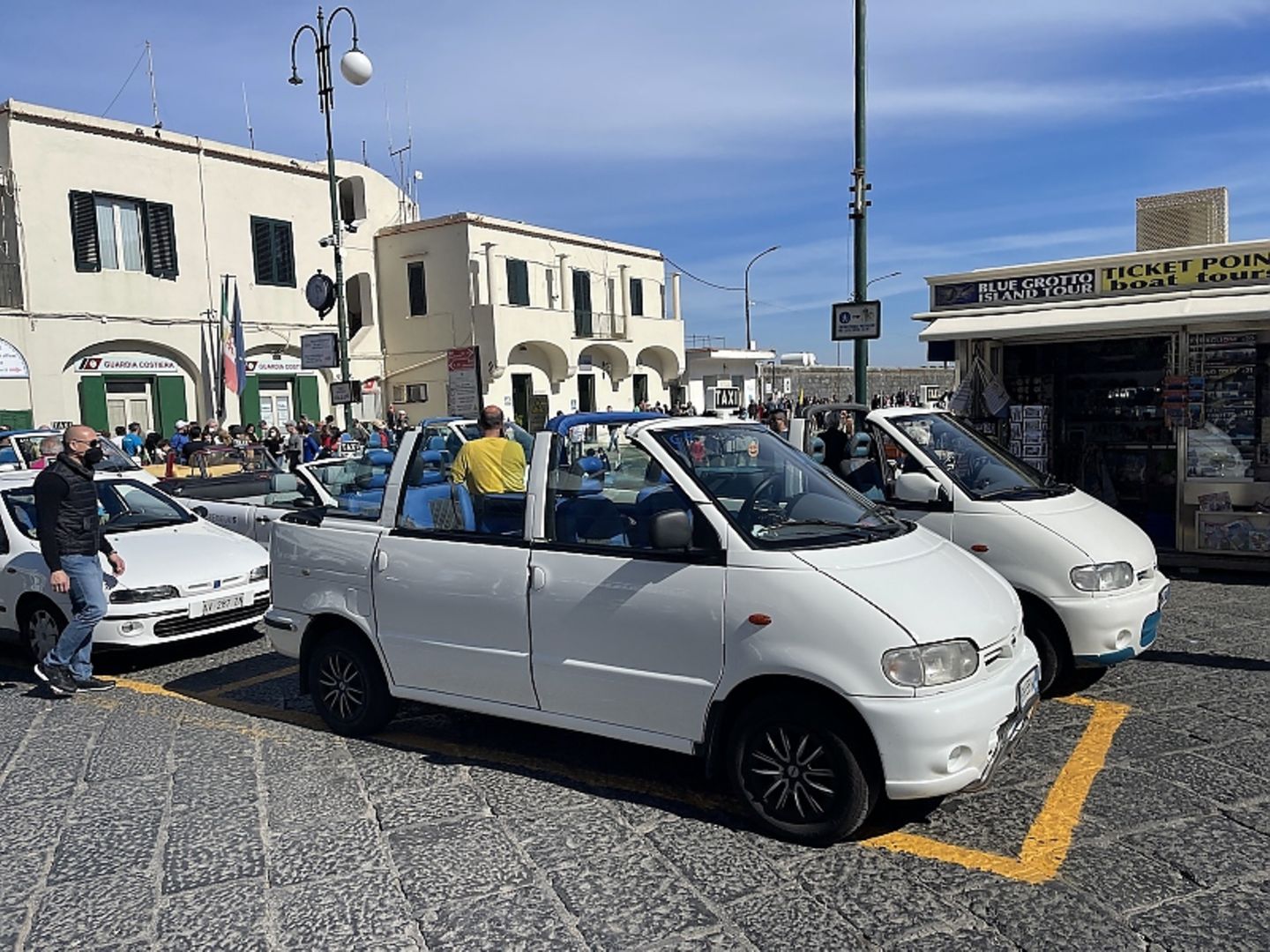 Autos auf Capri 2022