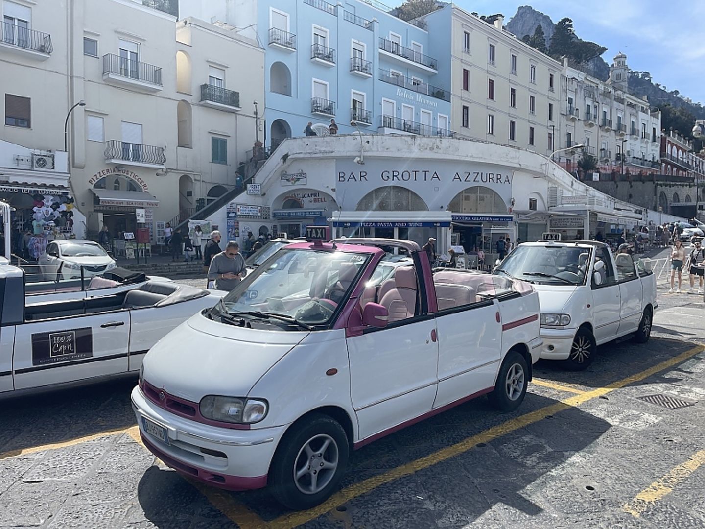 Autos auf Capri 2022