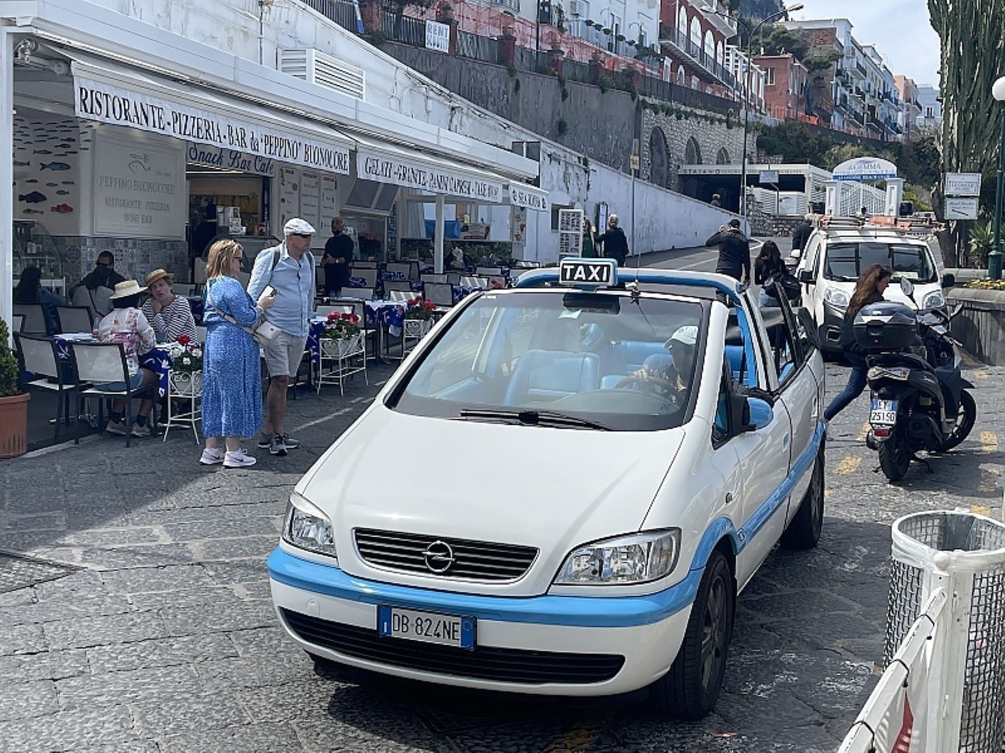 Autos auf Capri 2022