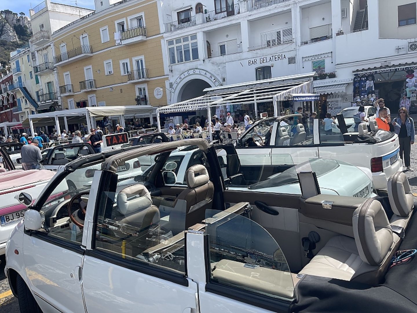 Autos auf Capri 2022