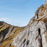 Die Pilatusbahn fährt die steilste Zahnradbahnstrecke der Welt hinauf auf den Pilatus