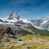 Unterwegs mit der Gornergratbahn blickt man auf die Bergwelt rund ums Matterhorn