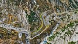 Die Schöllenenbahn durchquert die Schöllenenschlucht