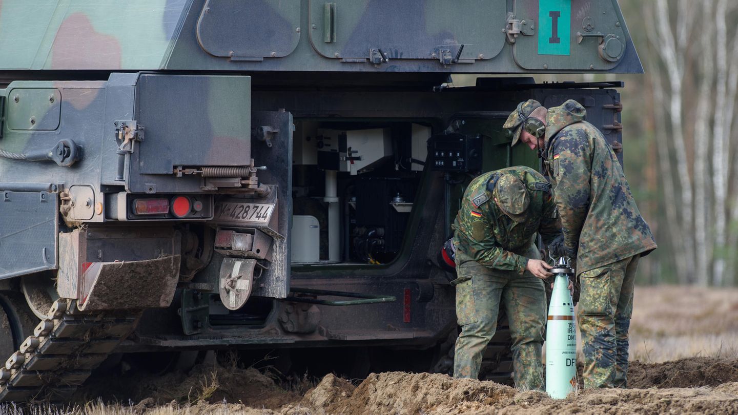 Anders als bei den Leopard-Panzern liegt der Motor nicht im Heck, hier kann das Magazin aufmunitioniert werden.