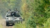 Die Panzerhaubitze 2000 besitzt keinen Drehturm, das Geschütz kann nur minimal verschwenkt werden. 