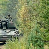 Die Panzerhaubitze 2000 besitzt keinen Drehturm, das Geschütz kann nur minimal verschwenkt werden. 