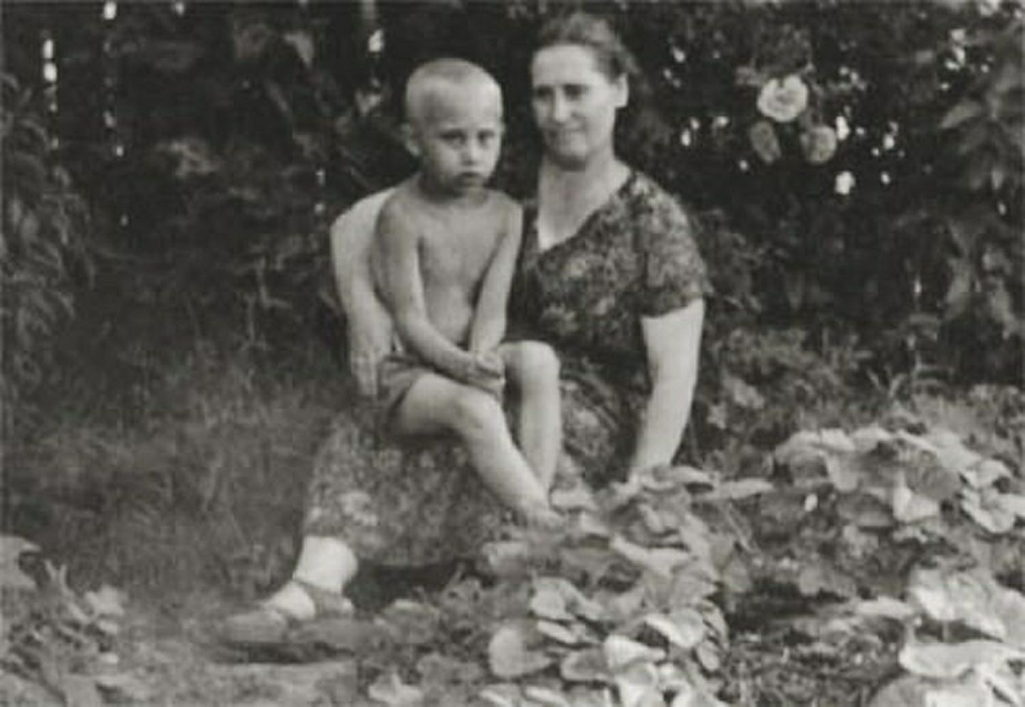 Der kleine Wolodja im Sommer 1958 Wladimir Putin als 5-Jähriger 1958