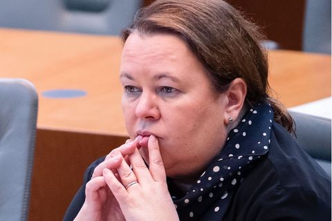 Mallorca-Affäre: Ursula Heinen-Esser ist sich wegen ihrer Reise Tage nach der Flutkatastrophe im Ahrtal keiner Schuld bewusst