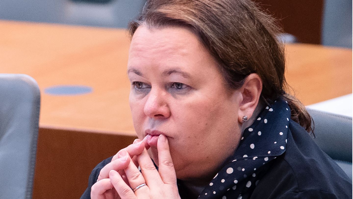 Ausschuss zur Mallorca-Affäre: Zurückgetretene NRW-Ministerin bricht wegen versuchter Ausspähung der Tochter in Tränen aus