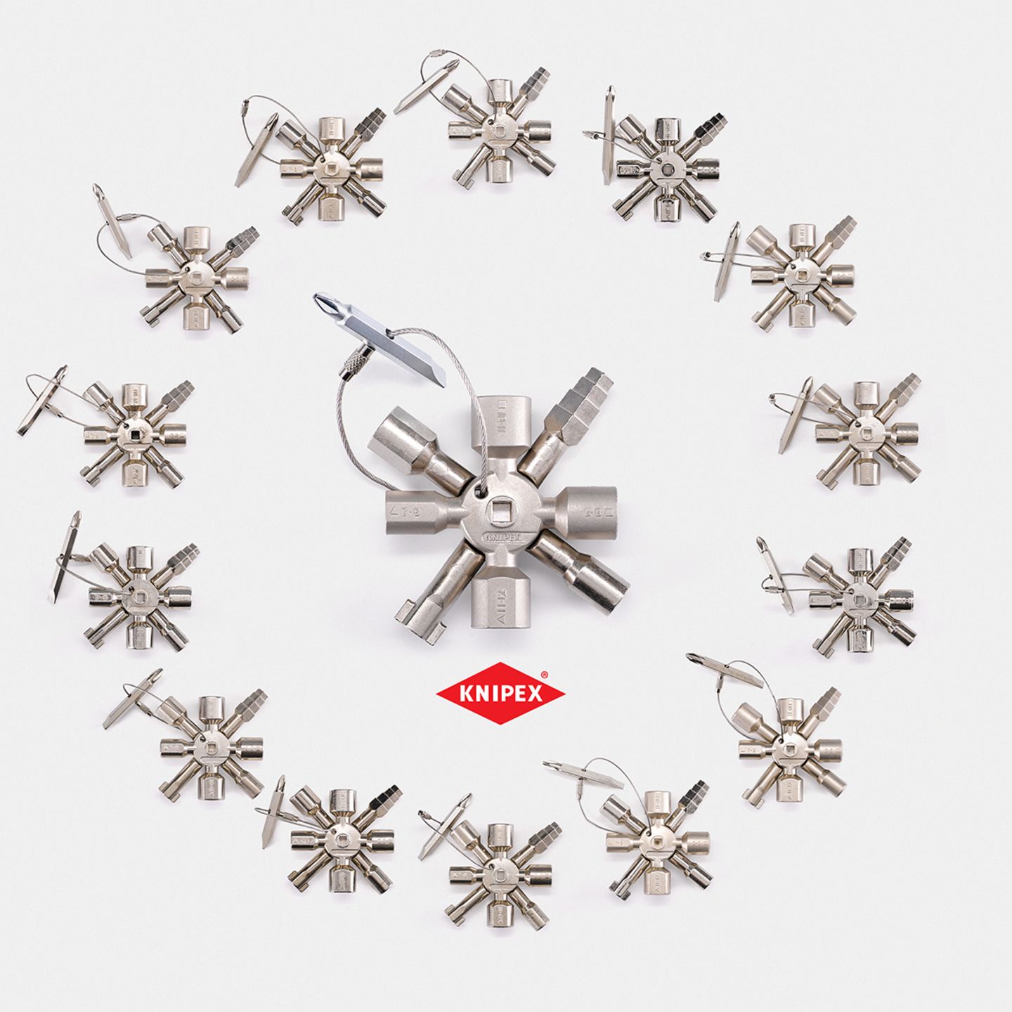 Plagiarius Awards: Der ausgeklügelte Schaltschrankschlüssel des Herstellers Knipex hat gleich eine ganze Horde von Nachahmern angezogen. Mit dem patentgeschützten Werkzeug lassen sich Schrauben drehen, Heizkörper entlüften oder Dachluken öffnen Die Wuppertaler Firma hat in den letzten drei Jahren rund 9500 Plagiate aus Online-Shops löschen lassen, die unter anderem über Amazon und Alibaba angeboten wurden. Der ausgeklügelte Schaltschrankschlüssel des Herstellers Knipex hat gleich eine ganze Horde von Nachahmern angezogen. Mit dem patentgeschützten Werkzeug lassen sich Schrauben drehen, Heizkörper entlüften oder Dachluken öffnen Die Wuppertaler Firma hat in den letzten drei Jahren rund 9500 Plagiate aus Online-Shops löschen lassen, die unter anderem über Amazon und Alibaba angeboten wurden.