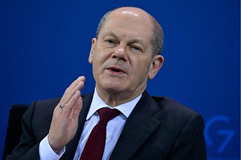 Bundeskanzler Olaf Scholz verteidigt Deutschlands Waffen-Strategie