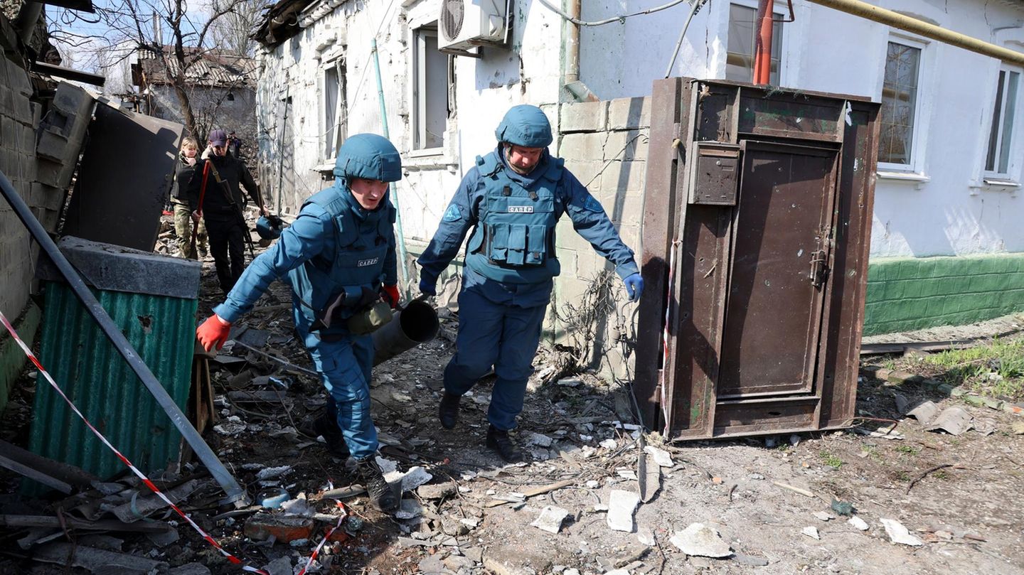 Ukraine: Kyiv reports Russian attacks on entire front near Donetsk