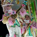 ... fantasievollen Kostümen ... 