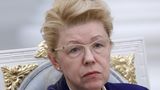 Jelena Misulina ist eine verschriene Feindin von Homosexuellen und Abtreibungsgegnerin. Sie war die treibende Kraft hinter dem sogenannten Gesetz gegen homosexuelle Propaganda, das öffentliche Meinungsäußerungen über Homosexualität mit dem Hinweis auf Kinderschutz verbietet. Sie ist Mitglied im Föderationsrat und Politikerin der Partei Gerechtes Russland, die als Sparringpartner der Regierungspartei Einiges Russland betrachtet wird. Seit 2014 steht sie unter Sanktionen.  Misulina ist berüchtigt für ihre Homophobie. Gleichgeschlechtliche Ehen lehnt sie kategorisch ab und kritisiert europäische Länder, die sie zulassen. "Ich bin mir sicher, dass die Länder, die jetzt homo- und heterosexuelle Beziehungen gleichstellen, in ein paar Jahren dagegen kämpfen werden", erklärte sie im Staatsfernsehen.  Ih Sohn lebt und arbeitet aber in Belgien. Nikolaj Misulin arbeitet als Jurist und soll selbst einen Mann geheiratet haben, den Sohn des ehemaligen russischen Bildungsministers Andrej Fursinko. 