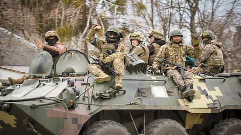 Soldaten der Ukraine, hier nach der Befreiung von Hostomel bei Kiew Anfang April