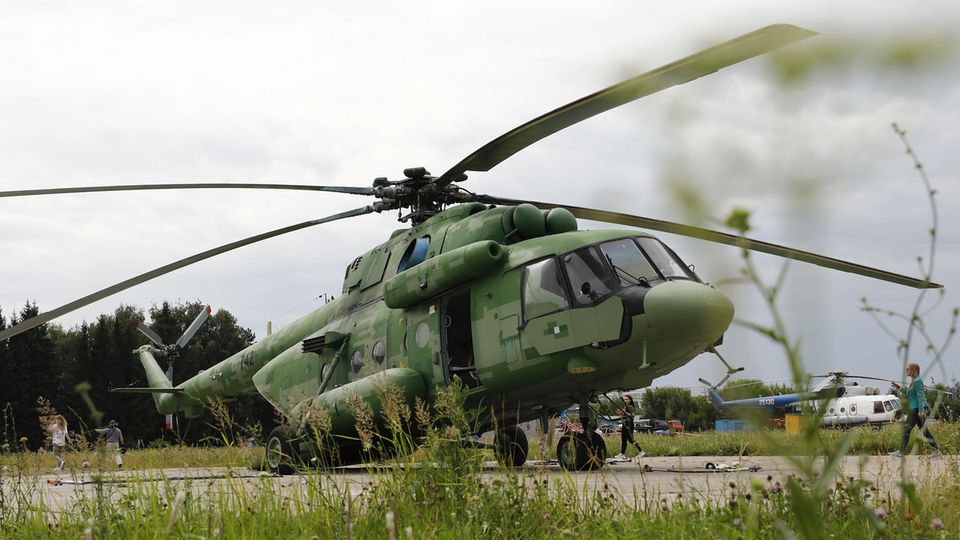 Hubschrauber russischer Bauart vom Typ Mi-17