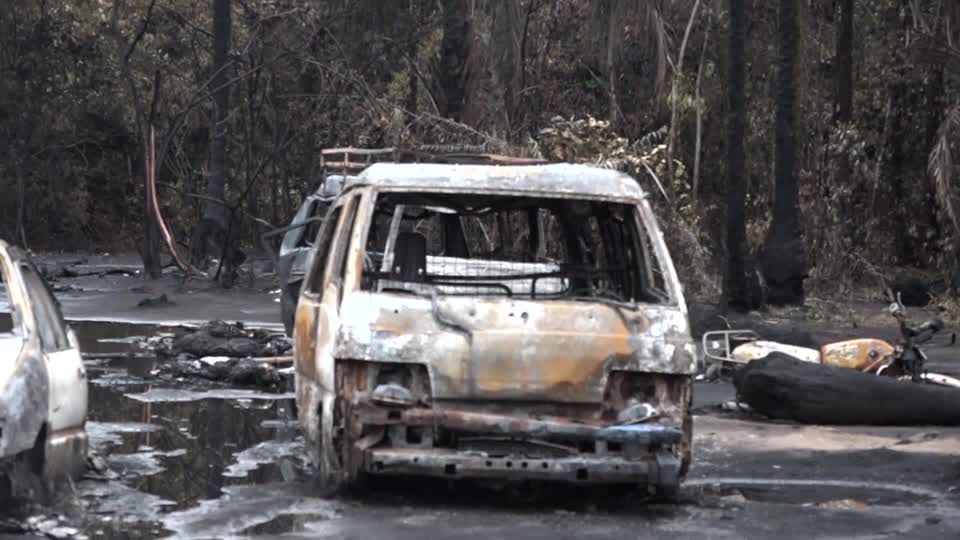 Video: Mehr als 100 Tote bei Explosion an illegaler Öl-Raffinerie in Nigeria Video: Mehr als 100 Tote bei Explosion an illegaler Öl-Raffinerie in Nigeria