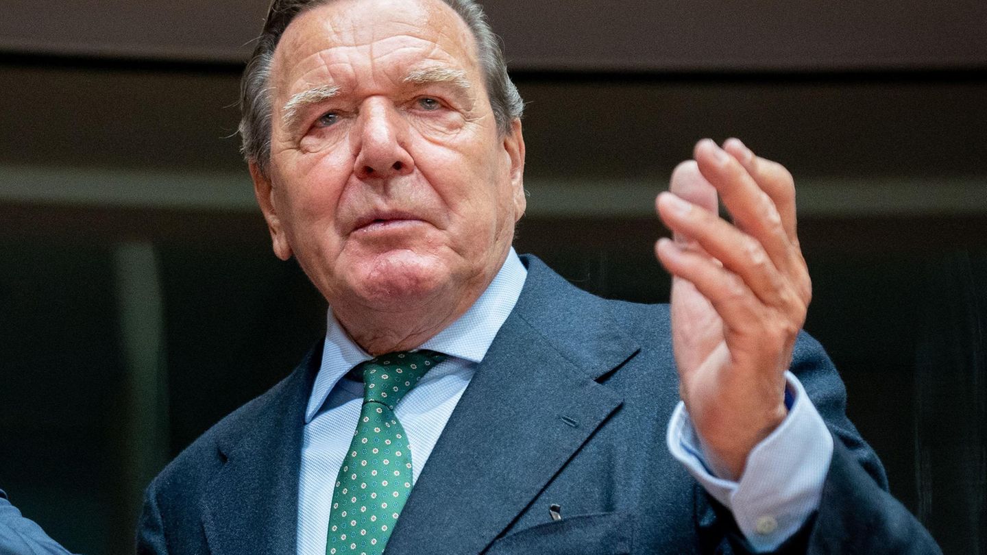 Gerhard Schröder: SPD leader Saskia Esken calls on ex-chancellor to leave the party