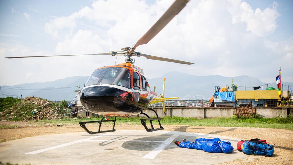 Hubschrauber landet Kathmandu