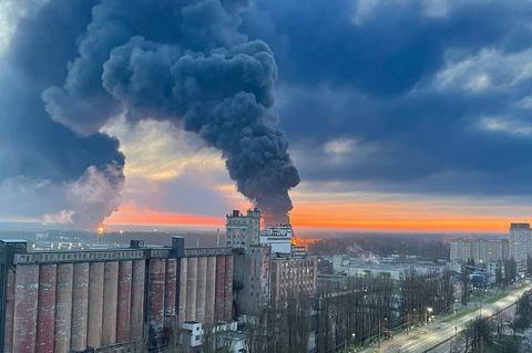 Der Brand in der Region Bryansk. Offiziell bestätigt wurde ein Feuer in einer Öllagerstätte.