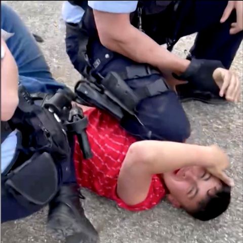 Polizeigewalt: 13-jähriger Schüler wird in Duisburg brutal festgenommen