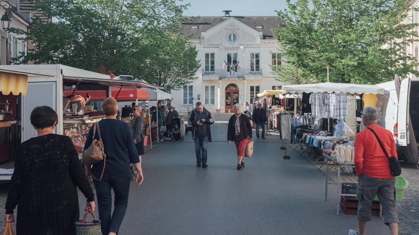 Markt im Dorf Charly-sur-Marne Markt im Dorf Charly-sur-Marne