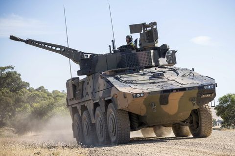 Auch mit der 30 Millimeter Maschinenkanone kann der Boxer noch Infanteristen aufnehmen.