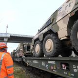 Im Vergleich zu Kettenfahrzeugen ist der Boxer flexibel und schnell einsazubereitr.