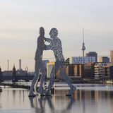 Molecule Man Bildhauers Jonathan Borofsky am Osthafen in Berlin