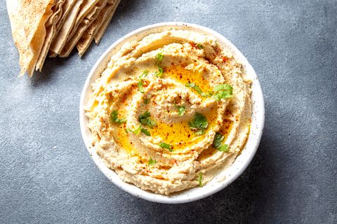 Eine Schüssel mit Hummus