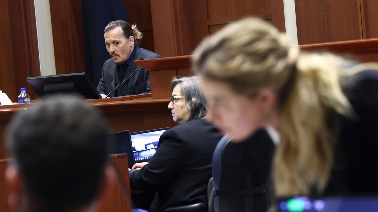 Johnny Depp Asked Amber Heard For Split: ‘Next Step A Bloodbath’