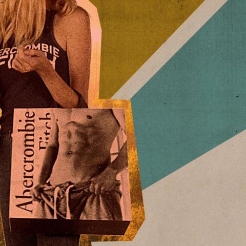 Frau mit Einkaufstüte von "Abercrombie & Fitch"
