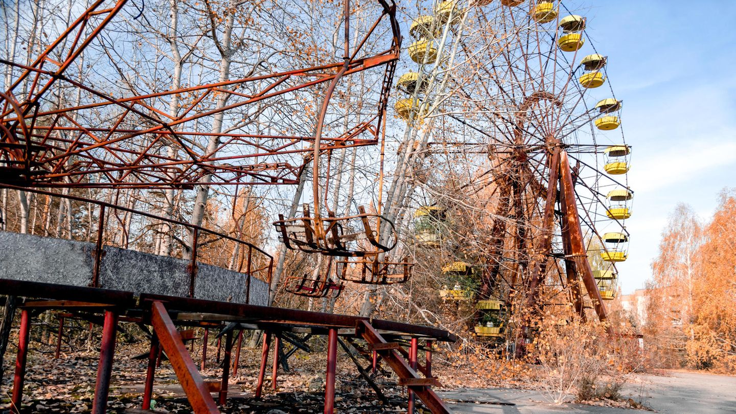 Riesenrad im verlassenen Vergnügungspark in Pripyat Riesenrad im verlassenen Vergnügungspark in Pripyat