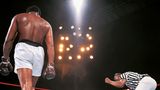 Muhammed Ali im Ring, Ali Foreman auf dem Boden der Ringrichter zählt aus Muhammad Ali gewinnt den Boxkampf