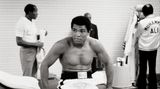Muhammad Ali in der Umkleidekabine vor einem Boxkampf