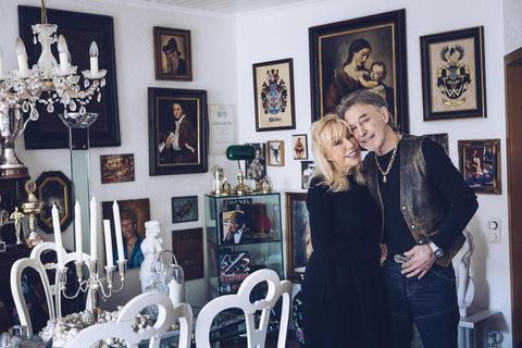 Maria und René Weller in ihrem Esszimmer