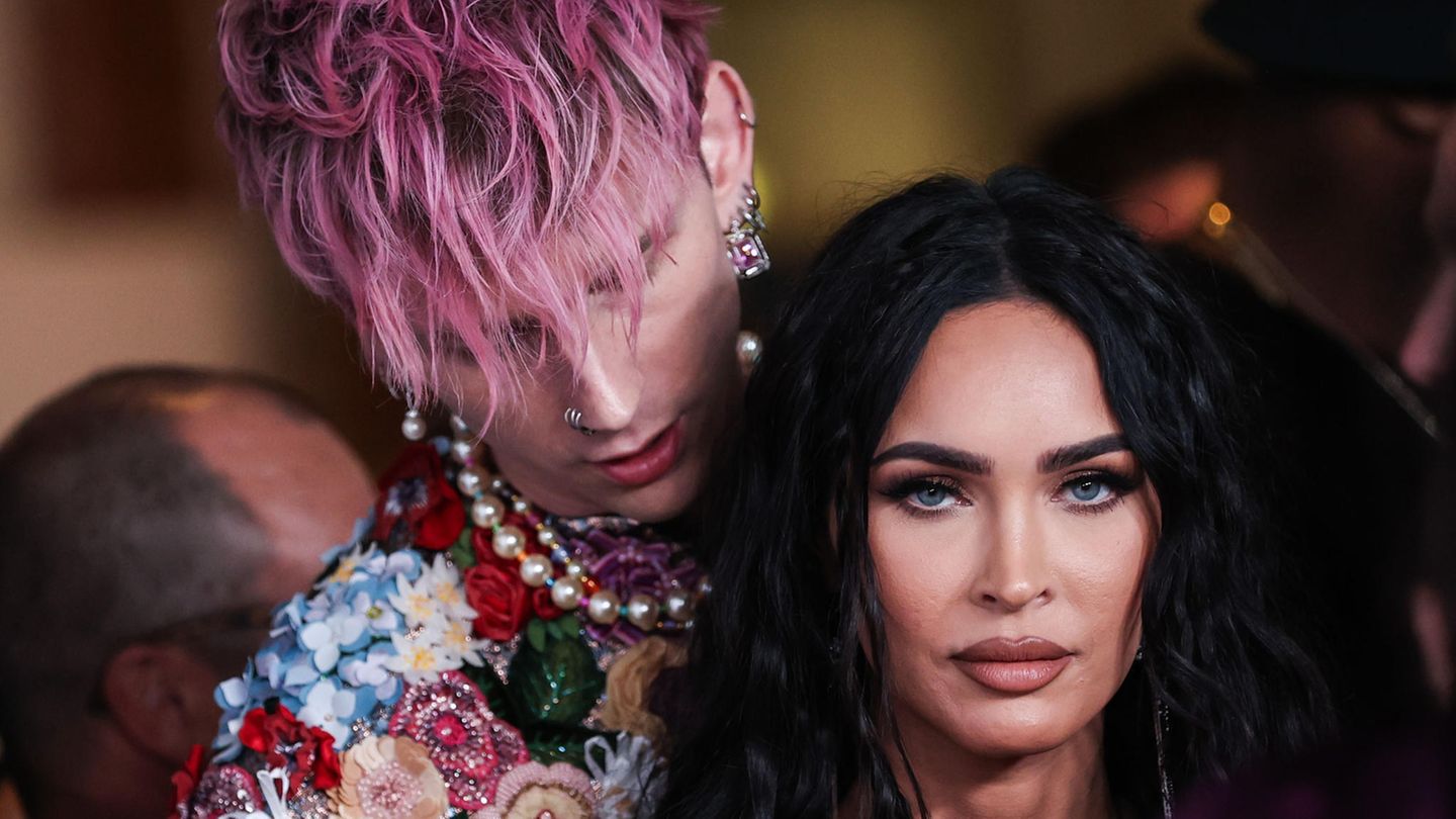 Megan Fox und Machine Gun Kelly trinken das Blut des anderen