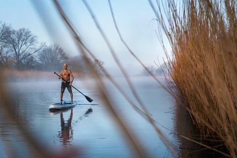 Tim Truntschnig beim Stand-up-Paddling