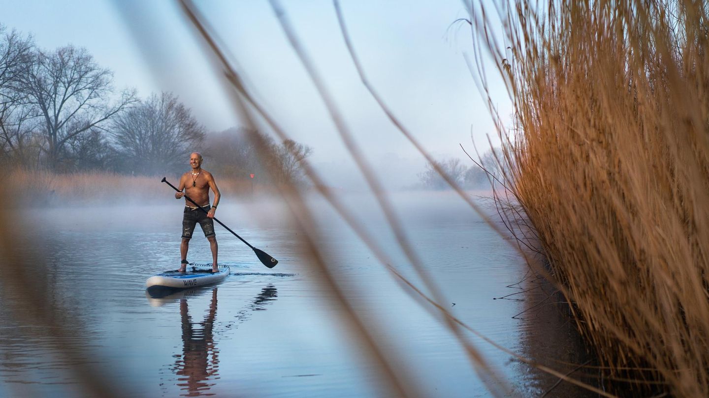 Tim Truntschnig beim Stand-up-Paddling
