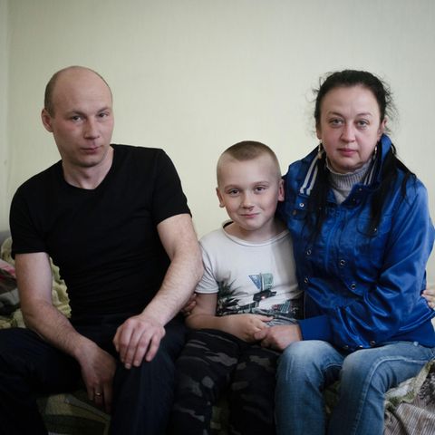 Olga und Alexander Anosow flohen im Ukraine-Krieg mit ihrem Sohn Kirill