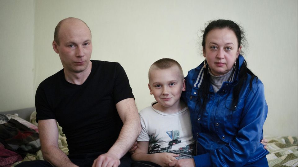 Olga und Alexander Anosow flohen im Ukraine-Krieg mit ihrem Sohn Kirill