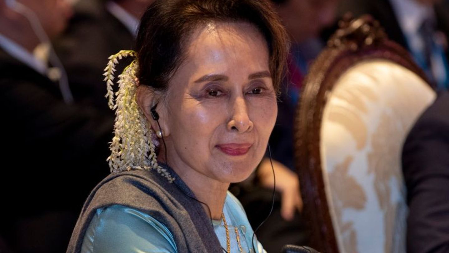 Myanmar: Suu Kyi sentenced to five years in prison for corruption