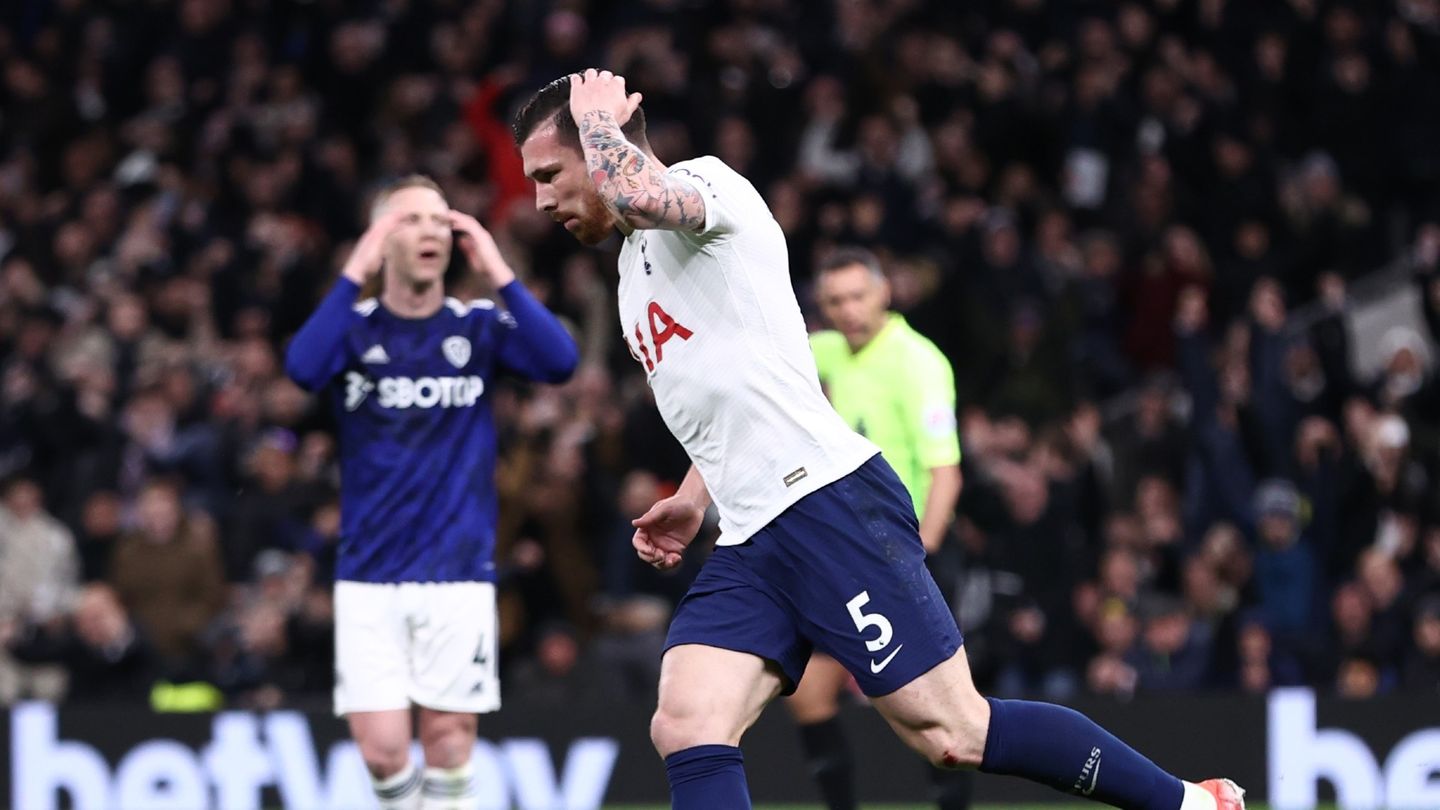 Pierre-Emile Hojbjerg Tottenham vs Leeds Premier League 2021-22