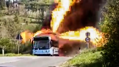 Fake-Video: Stimmungsmache gegen E-Autos – Elektrobus steht angeblich in Flammen