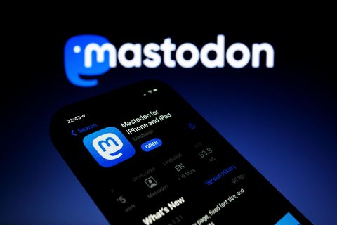 Mastodon Logo auf Smartphone